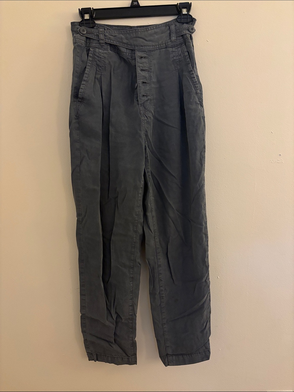 American Eagle Outfitters Men's Pleated Chinos in Gray
